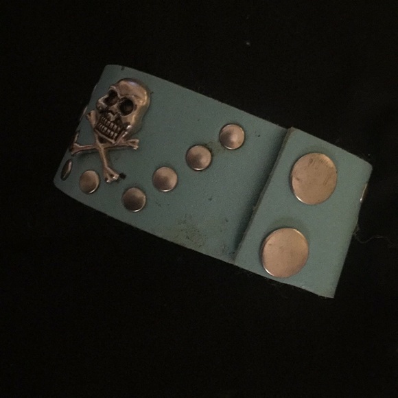 Leather Skull & Crossbones Bracelet - Picture 3 of 8